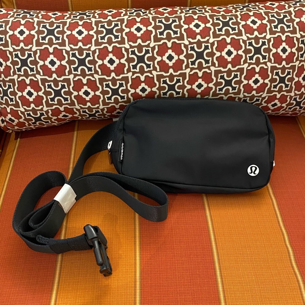 Lululemon Everywhere Belt Bag Extended Strap Black